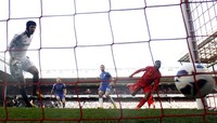 Sturridge menyamakan kedudukan di menit ke-52. Reuters/Phil Noble.