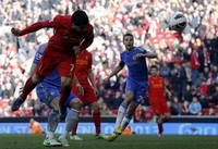 Bak membalas apa yang dilakukannya lewat handball itu, Suarez justru jadi penyelamat Liverpool lewat golnya di injury time. Skor menjadi 2-2 di ujung laga. Reuters/Phil Noble.