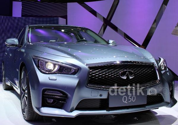 Infiniti Q50 yang Menggoda