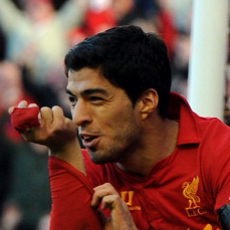 Suarez Dipuji, Suarez Dikecam