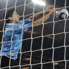 Tujuh Aksi Kontroversial Luis Suarez