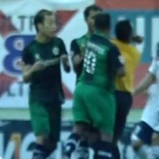Komdis Janji Usut Insiden Pemain Persiwa Pukul Wasit