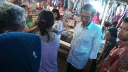  Jokowi Janji Kasih Celemek Bagi Semua Pedagang Pasar