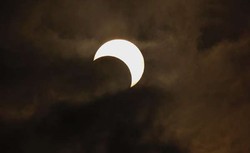 Saksikan! Hampir 2/3 Matahari Dimakan Raksasa pada 10 Mei 2013