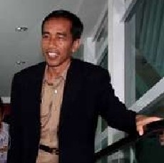  Jokowi Sentil Coretan di Halte Hingga Jalan Tol Item