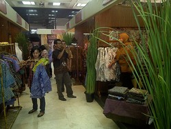 Batik Asli dari Jabar Hingga Papua Dipamerkan di Kemenperin