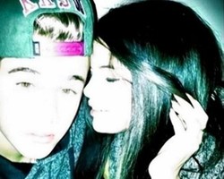 Pamer Foto Mesra di Instagram, Justin Bieber & Selena Pacaran Lagi