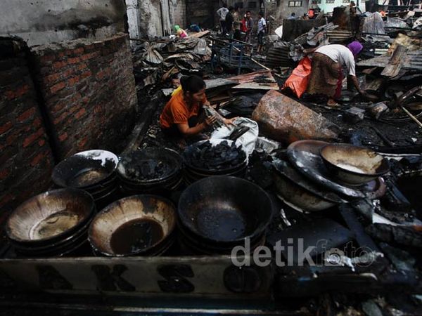 75 Rumah di Kebon Sirih Ludes Terbakar