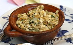 Berani Mencicipi Tarantula dan Embrio Bebek?