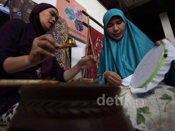 Belajar Membatik di Pameran Batik Kemenperin