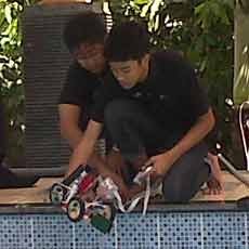 Robot Amfibi ala Truk Angkut Sampah Sabet Juara