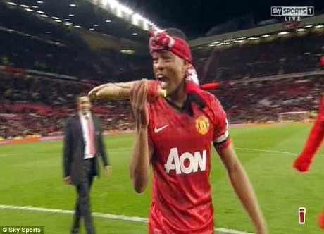 Rayakan Gelar Juara, Evra Sindir Suarez