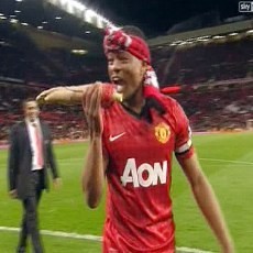 Rayakan Gelar Juara, Evra Sindir Suarez