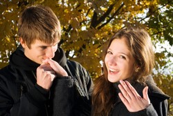  Sering Jatuh Cinta Pada Pandangan Pertama, Pria Dianggap Lebih Romantis