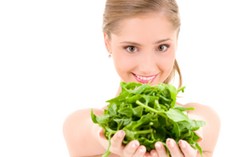 Rutin Menyantap Kacang dan Bayam Terbukti Cegah Penyakit Hati