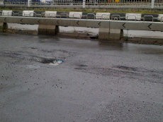 Hati-hati! Banyak Lubang di Jalan Panjang Kebon Jeruk