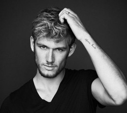 Seksinya Alex Pettyfer, Calon Kuat Aktor Utama Film Fifty Shades of Grey