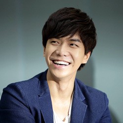 Seram! Lee Seung Gi Berubah Jadi Makhluk Buas