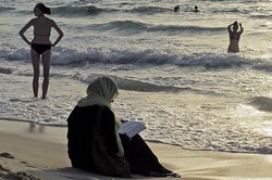 Bikini Disayang, Bikini Dilarang di Uni Emirat Arab