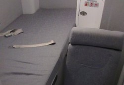Di Mana Pilot Tidur Saat di Pesawat?