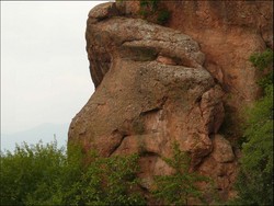 Misteri Batu Berbentuk Wajah Manusia di Bulgaria