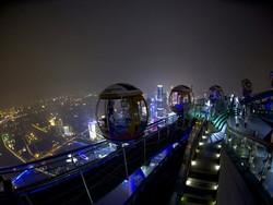 Imut & Menegangkan, Wahana Kereta di Atas Gedung 600 Meter