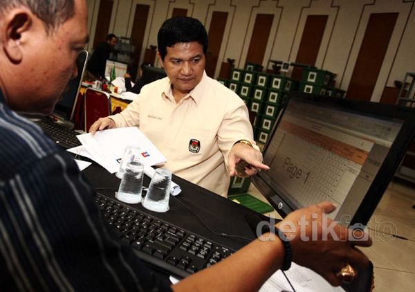 Ketua KPU Tinjau Proses Verifikasi