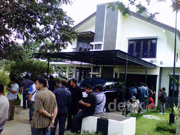 Jaksa Kepung Rumah Susno di Dago Pakar