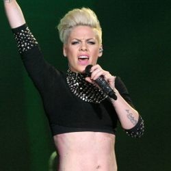 Infeksi Telinga dan Pernapasan, Pink Batalkan Konser