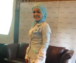 Dewi Sandra Brand Ambassador Terbaru Kosmetik Wardah