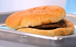 Setelah 14 Tahun Disimpan, Burger Ini Tidak Jamuran 