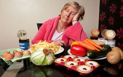 Wanita Ini Jalani Diet Khusus Karena Sering Makan Sambil Tidur