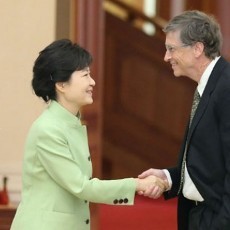 Temui Presiden Korsel, Gaya Bill Gates Dianggap Tak Sopan