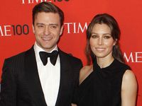 Justin Timberlake & Jessica Biel Tampil Serba Hitam
