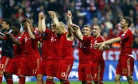 Para pemain Bayern merayakan kemenangan. Reuters/Michael Dalder