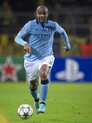 Maicon Akan Bertahan di City