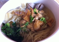 Yuk, Jajan Bakmi Ayam yang Lembut Gurih dan Komplet!