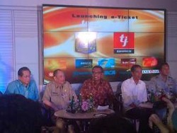  Jokowi: e-Ticket Bus TransJ Juga Terintegrasi dengan Monorel & MRT