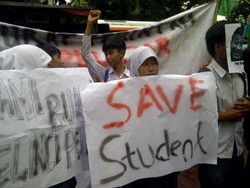 Pelajar Demo di Kemendiknas Tuntut UN Dihapuskan, Lalin Macet