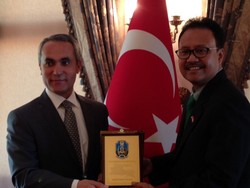 Jika Dua Wagub Saling Berbagi Salam