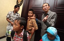 Ini Cara Menag Membujuk Tasripin Sekolah Lagi