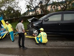 Apa yang Harus Pengendara Mobil Lakukan dalam Kondisi Darurat?