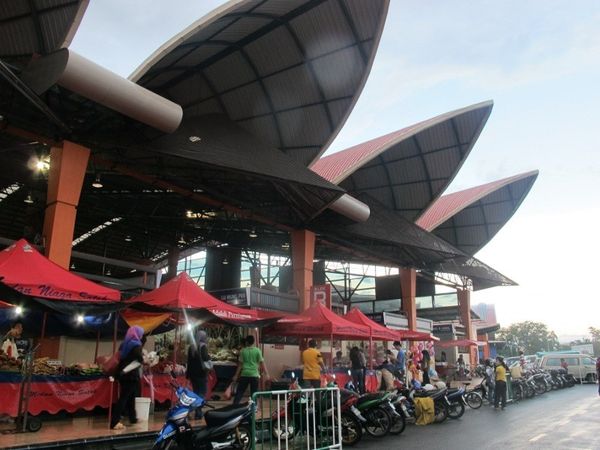 Pasar Minggu di Kuching yang Super Bersih