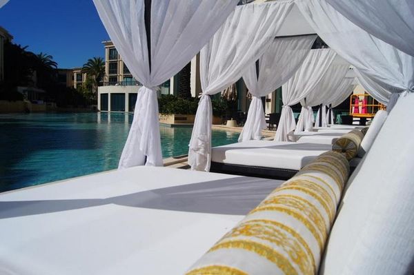 Wow, Hotel Versace Mewah Banget!