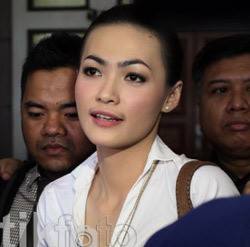Siap Dinikahi Jay Alatas, Christy Jusung Menangis di Pengajian