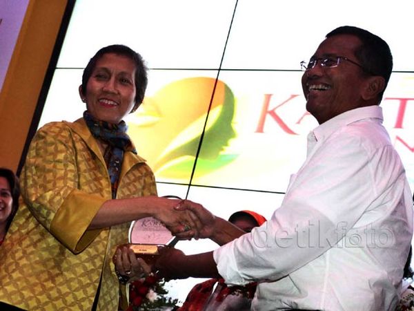 15 Direksi BUMN Terima Anugerah Kartini 2013