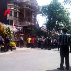 Rumah Ketua DPD PDIP Jatim di Malang Digeruduk Massa