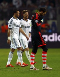 Diego Lopez terlihat kecewa dengan hasil tersebut. Reuters/Ina Fassbender.