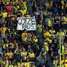 Jersey Dibakar, Goetze Sudah Dimusuhi Fans Dortmund