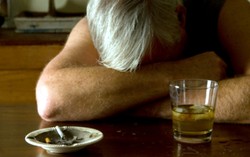 Kecanduan Alkohol Berisiko Menurun ke Anak dan Terkena Penyakit Kronis